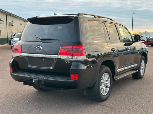 2016 Toyota Land Cruiser Base