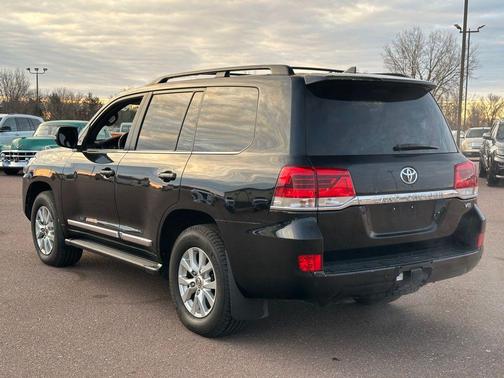 2016 Toyota Land Cruiser Base