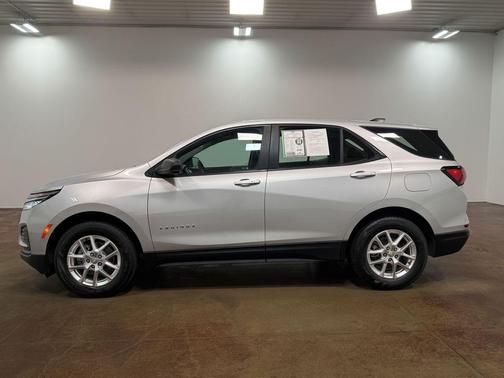 Silver Ice Metallic 2022 Chevrolet Equinox LS