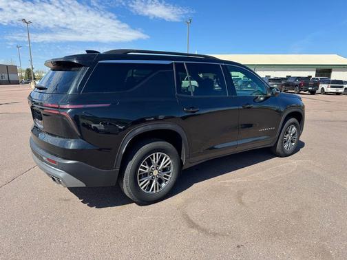 Mosaic Black Metallic 2026 Chevrolet Traverse LT