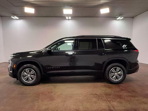 Mosaic Black Metallic 2026 Chevrolet Traverse LT
