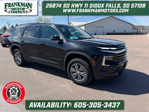 Mosaic Black Metallic 2026 Chevrolet Traverse LT