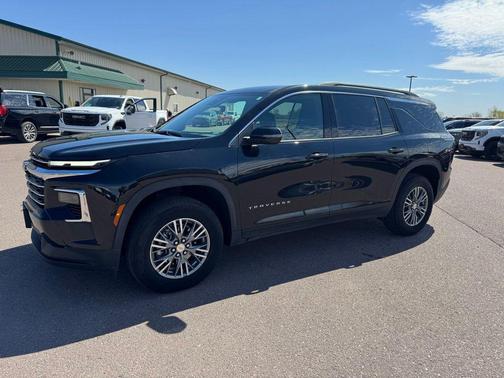 Mosaic Black Metallic 2026 Chevrolet Traverse LT