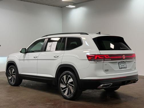 2025 Volkswagen Atlas 2.0T SE w/Technology 4MOTION