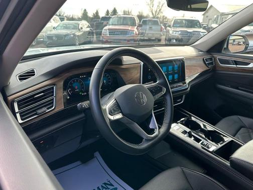 2025 Volkswagen Atlas 2.0T SE w/Technology 4MOTION