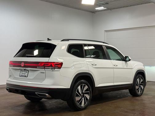 2025 Volkswagen Atlas 2.0T SE w/Technology 4MOTION