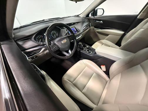 Shadow Metallic 2019 Cadillac XT4 Luxury
