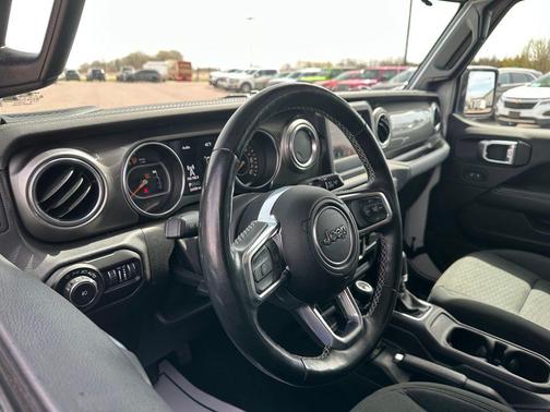 Bright White Clearcoat 2020 Jeep Wrangler Unlimited Sahara