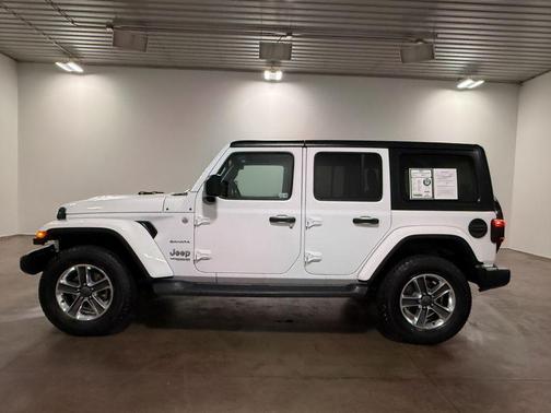 Bright White Clearcoat 2020 Jeep Wrangler Unlimited Sahara