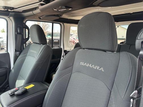 Bright White Clearcoat 2020 Jeep Wrangler Unlimited Sahara