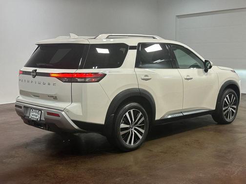 2024 Nissan Pathfinder Platinum 4WD