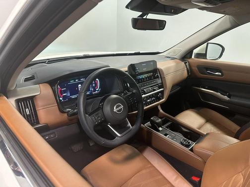 2024 Nissan Pathfinder Platinum 4WD