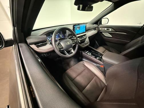 Gray Metallic 2025 Ford Explorer Platinum