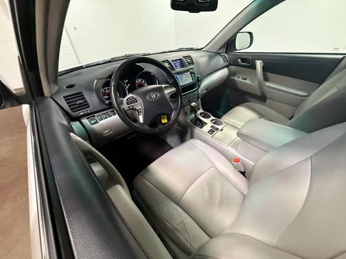 2013 Toyota Highlander SE