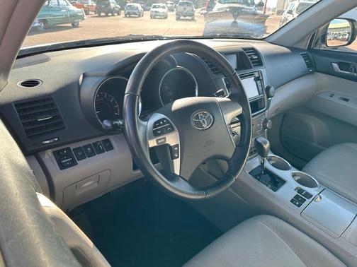 2013 Toyota Highlander SE