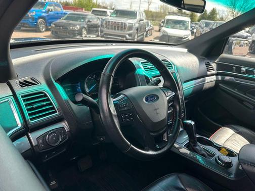 White Platinum Metallic Tri-Coat 2017 Ford Explorer sport