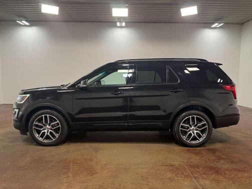 White Platinum Metallic Tri-Coat 2017 Ford Explorer sport