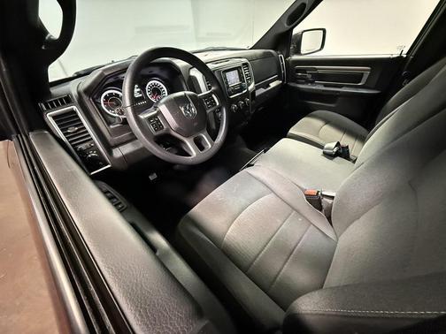 2024 RAM 1500 Classic Warlock Crew Cab 4x4 5'7' Box