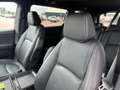 Crystal Black Pearl 2025 Honda Odyssey Sport-L