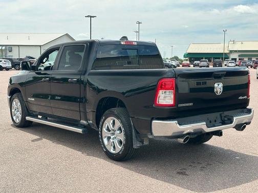 Diamond Black Crystal Pearlcoat 2023 RAM 1500 Big Horn/Lone Star