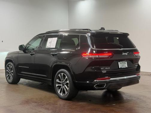 Diamond Black Crystal Pearlcoat 2023 Jeep Grand Cherokee L Overland