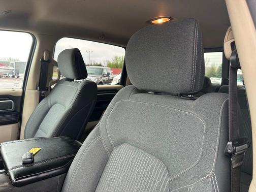 Bright White Clearcoat 2020 RAM 1500 Big Horn/Lone Star