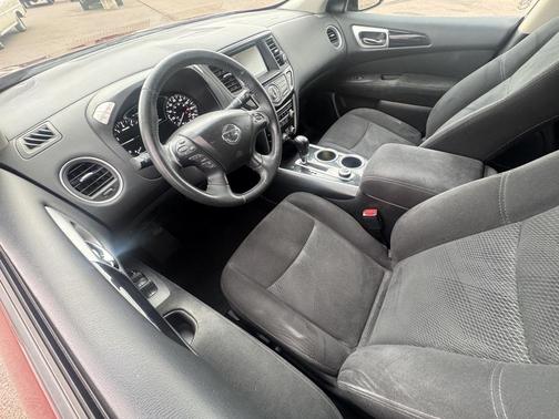 2016 Nissan Pathfinder SV