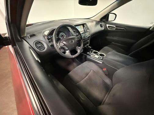 2016 Nissan Pathfinder SV