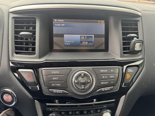 2016 Nissan Pathfinder SV