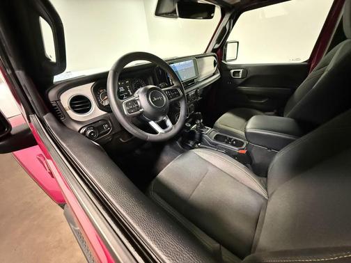 Limited Edition Tuscadero Pearlcoat 2024 Jeep Wrangler 4-Door Sahara
