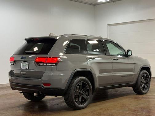 Sting-Gray Clearcoat 2019 Jeep Grand Cherokee Upland
