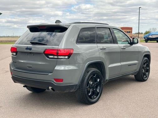 Sting-Gray Clearcoat 2019 Jeep Grand Cherokee Upland
