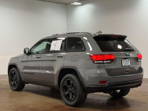 Sting-Gray Clearcoat 2019 Jeep Grand Cherokee Upland
