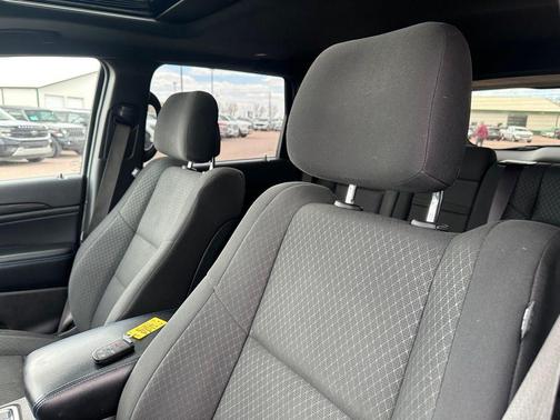 Sting-Gray Clearcoat 2019 Jeep Grand Cherokee Upland