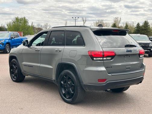 Sting-Gray Clearcoat 2019 Jeep Grand Cherokee Upland