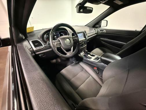 Sting-Gray Clearcoat 2019 Jeep Grand Cherokee Upland