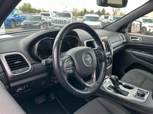 Sting-Gray Clearcoat 2019 Jeep Grand Cherokee Upland