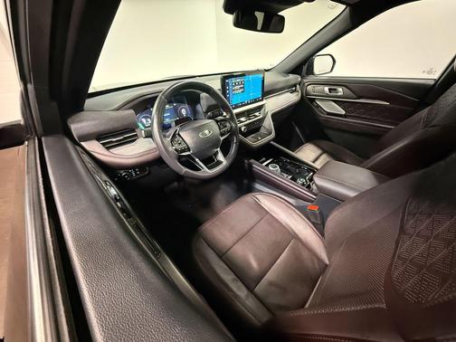 Black Metallic 2025 Ford Explorer Platinum