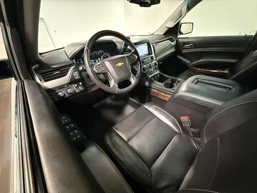 Pepperdust Metallic 2019 Chevrolet Suburban LT