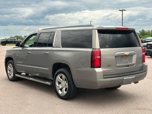 Pepperdust Metallic 2019 Chevrolet Suburban LT