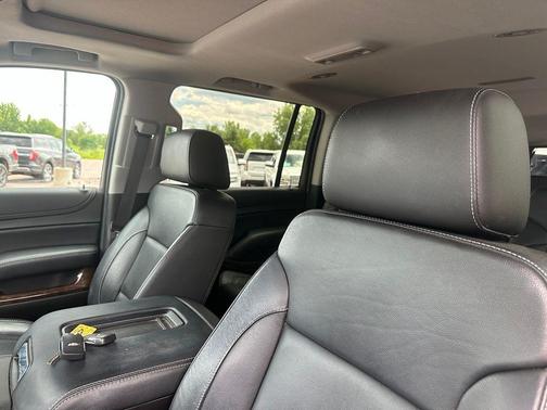 Pepperdust Metallic 2019 Chevrolet Suburban LT