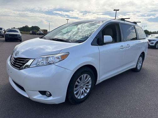 2017 Toyota Sienna XLE