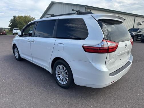 2017 Toyota Sienna XLE