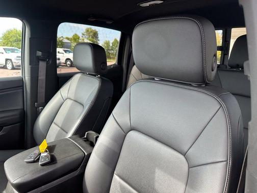 Summit White 2023 Chevrolet Colorado LT