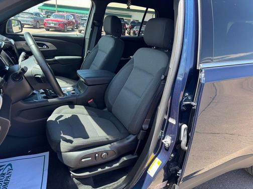 Northsky Blue Metallic 2023 Chevrolet Traverse LT Cloth