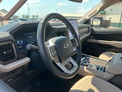 Star White Metallic Tri-Coat 2024 Ford Expedition Limited