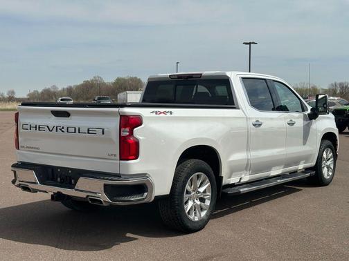 Iridescent Pearl Tricoat 2021 Chevrolet Silverado 1500 LTZ