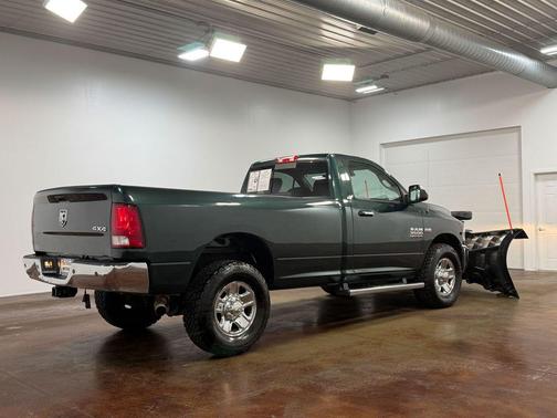 Bright White Clearcoat 2018 RAM 3500 SLT Regular Cab 4x4 8' Box