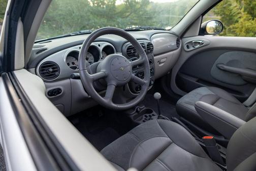 Stone White Clearcoat 2001 Chrysler PT Cruiser Limited