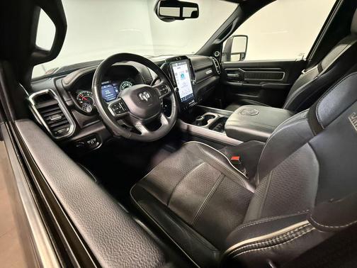 Granite Crystal Metallic Clearcoat 2024 RAM 3500 Laramie Crew Cab 4x4 6'4' Box